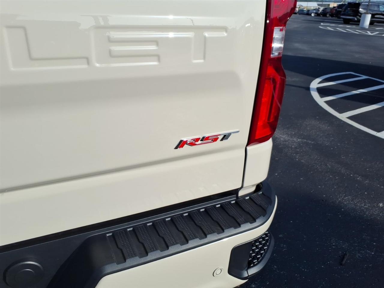Chevrolet Silverado 1500 4WD Crew Cab 147" RST 2026
