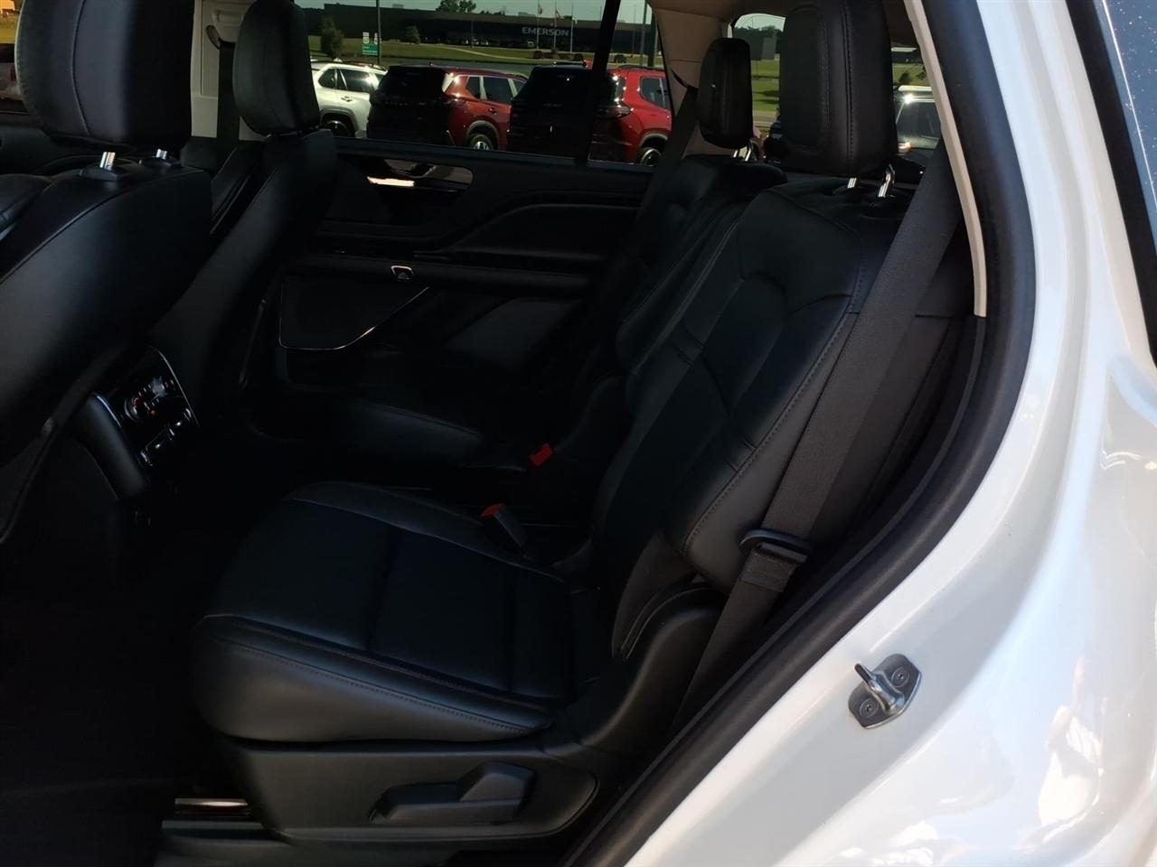 Lincoln Aviator Standard AWD 2023