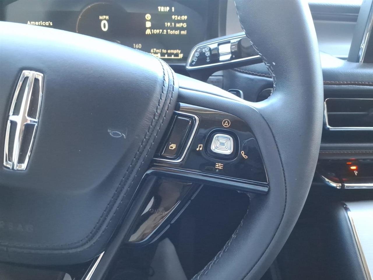 Lincoln Aviator Standard AWD 2023