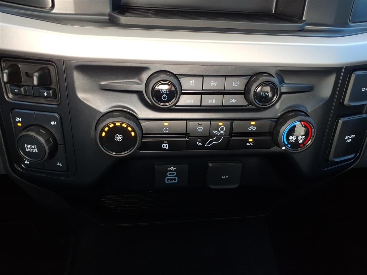 Ford Super Duty F-350 SRW King Ranch 4WD Crew Cab 8' Box 2024