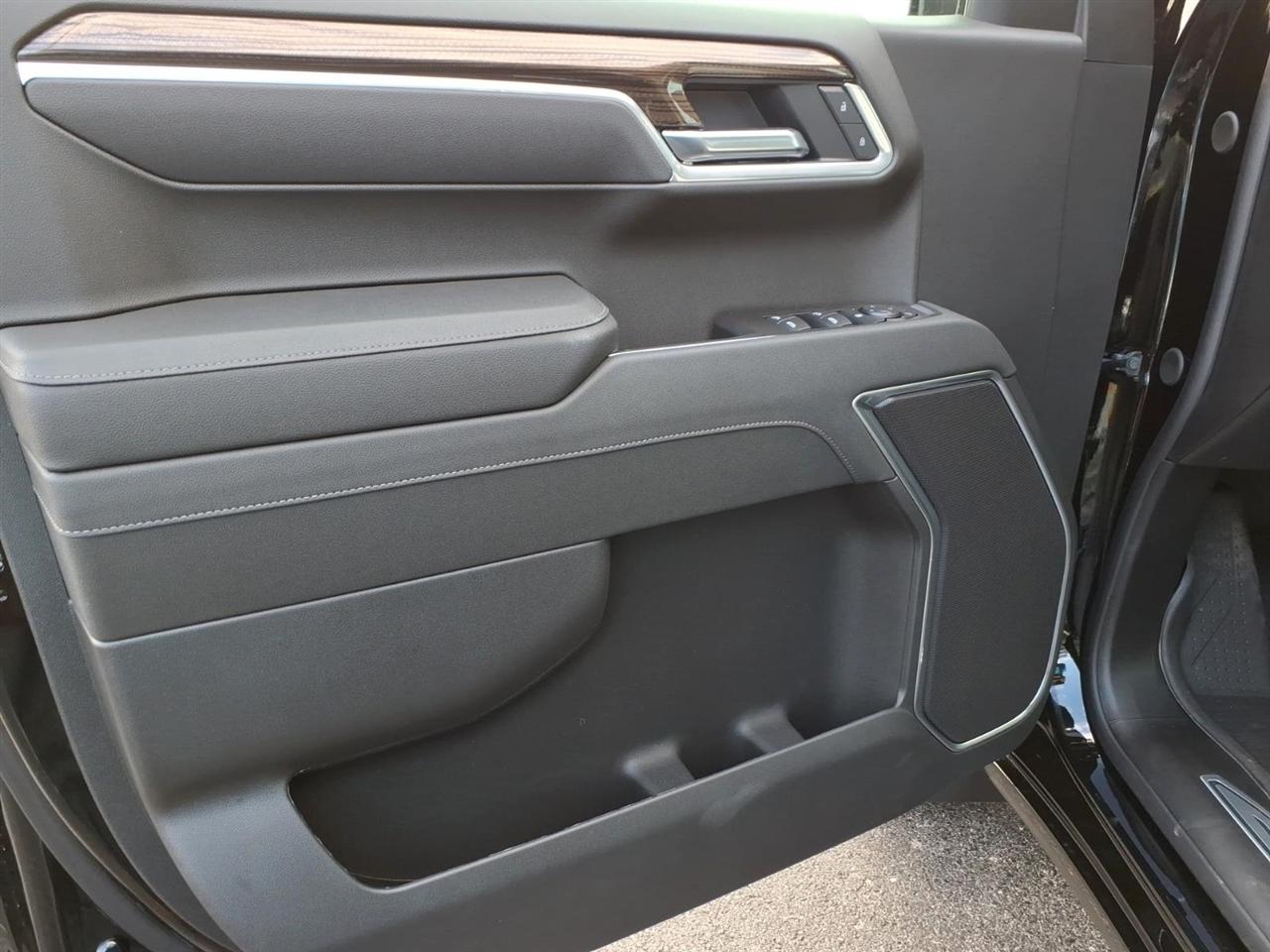 Chevrolet Silverado 1500 2WD Crew Cab 147" RST 2026