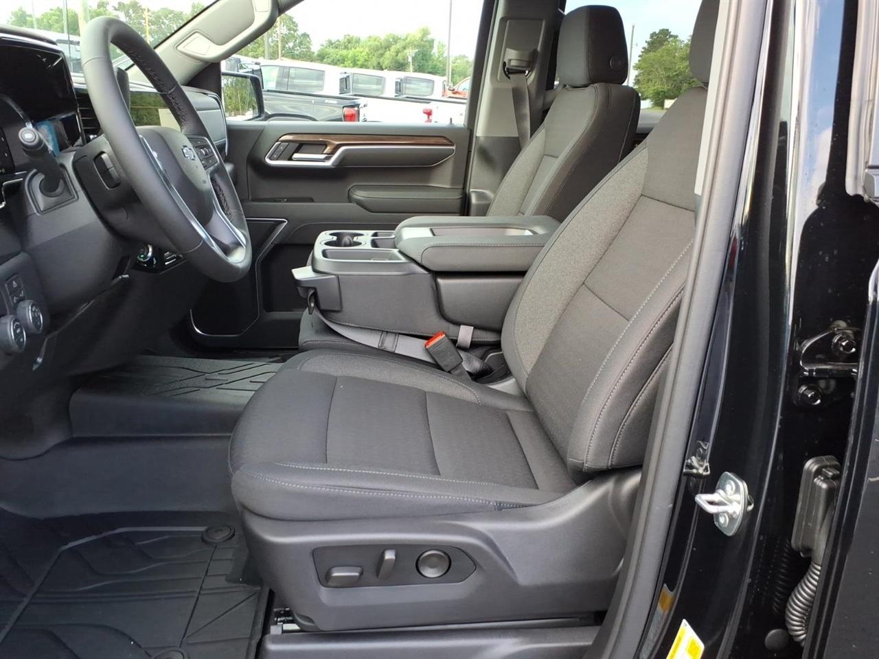 Chevrolet Silverado 1500 2WD Crew Cab 147" RST 2026