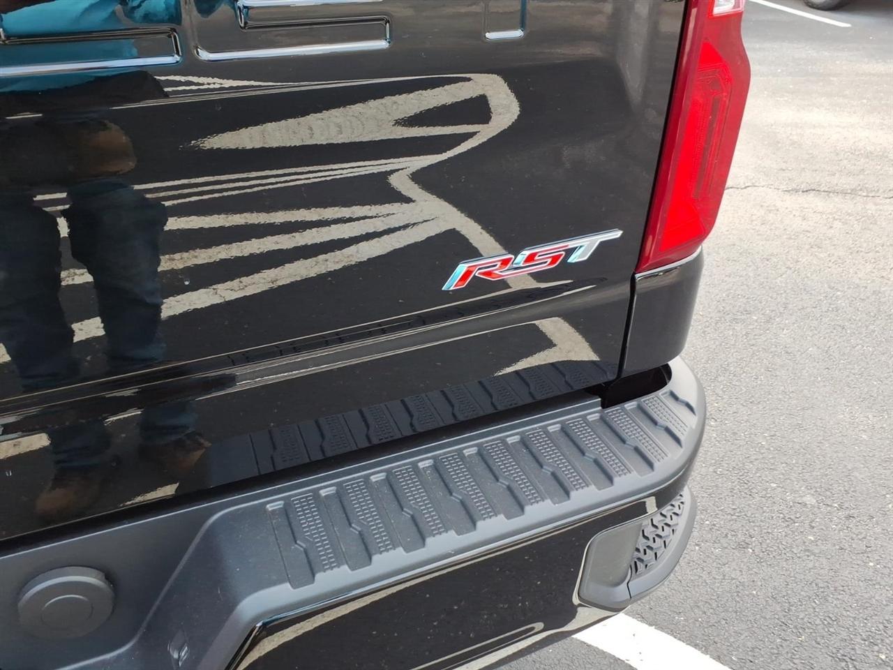 Chevrolet Silverado 1500 2WD Crew Cab 147" RST 2026