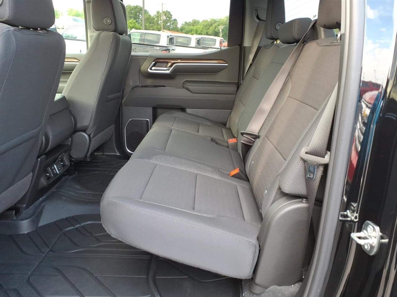Chevrolet Silverado 1500 2WD Crew Cab 147" RST 2026