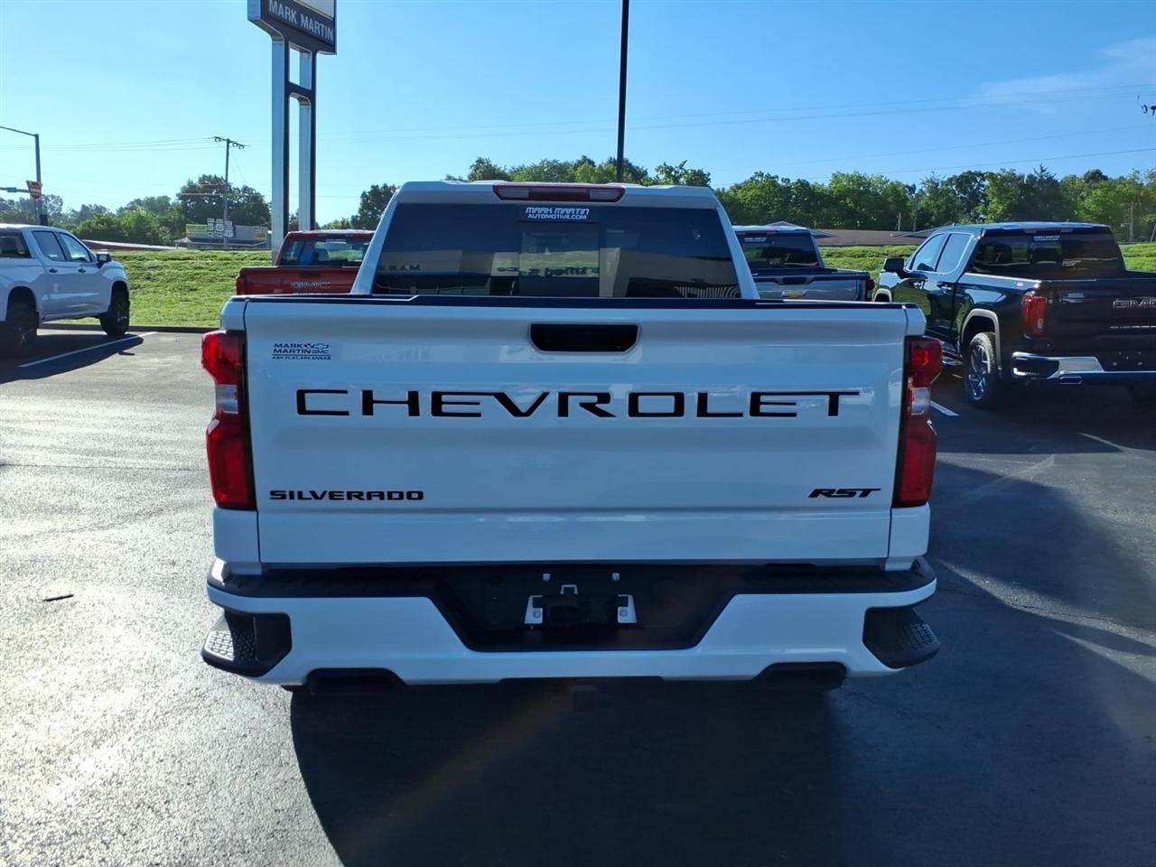 Chevrolet Silverado 1500 4WD Crew Cab 147" RST 2026