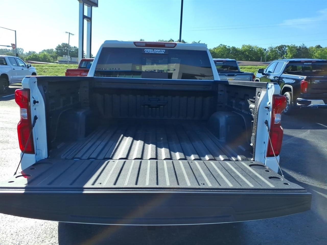 Chevrolet Silverado 1500 4WD Crew Cab 147" RST 2026