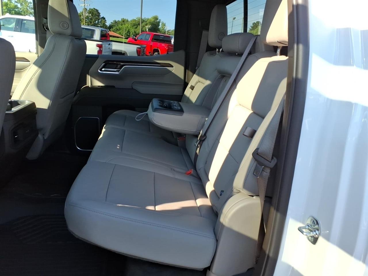 Chevrolet Silverado 1500 4WD Crew Cab 147" RST 2026
