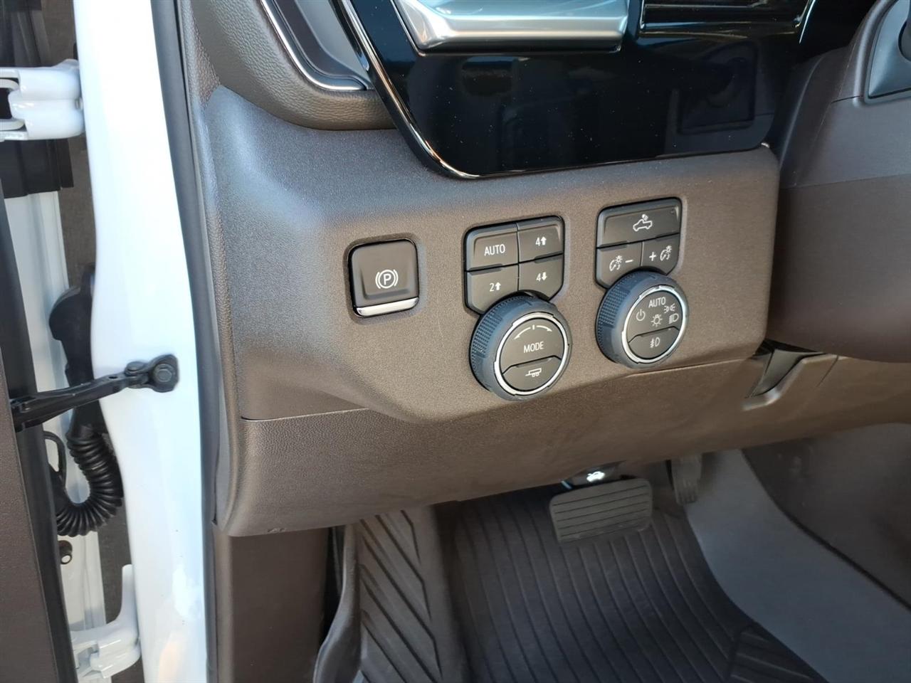 Chevrolet Silverado 1500 4WD Crew Cab 147" RST 2026