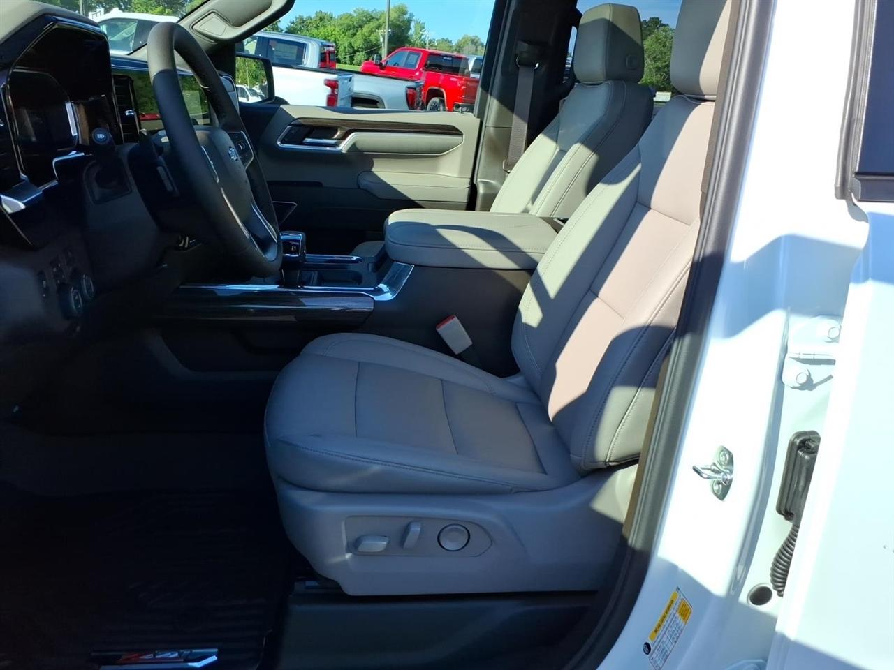 Chevrolet Silverado 1500 4WD Crew Cab 147" RST 2026