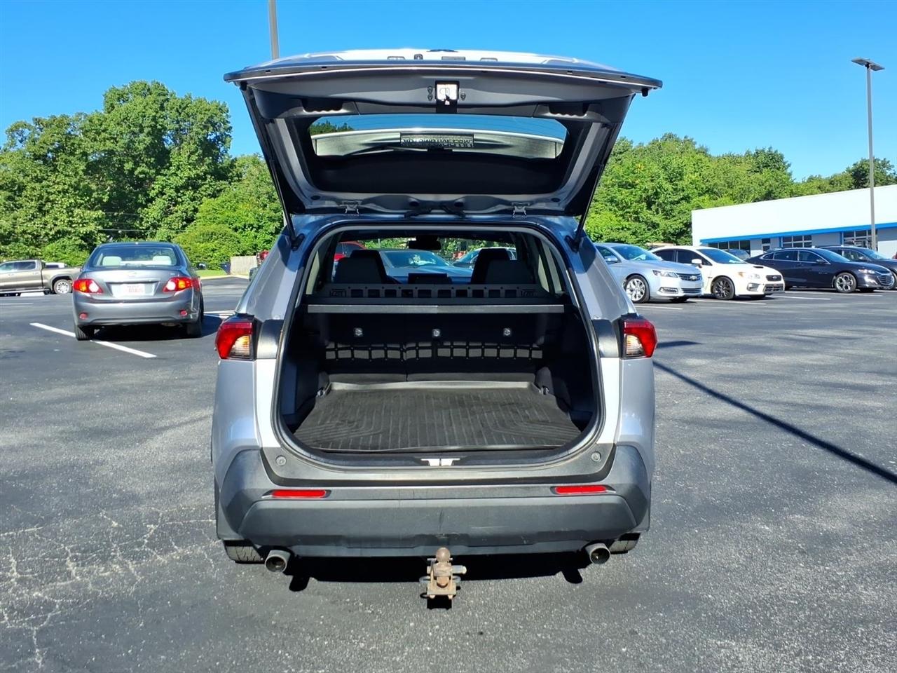 Toyota RAV4 LE AWD (Natl) 2021