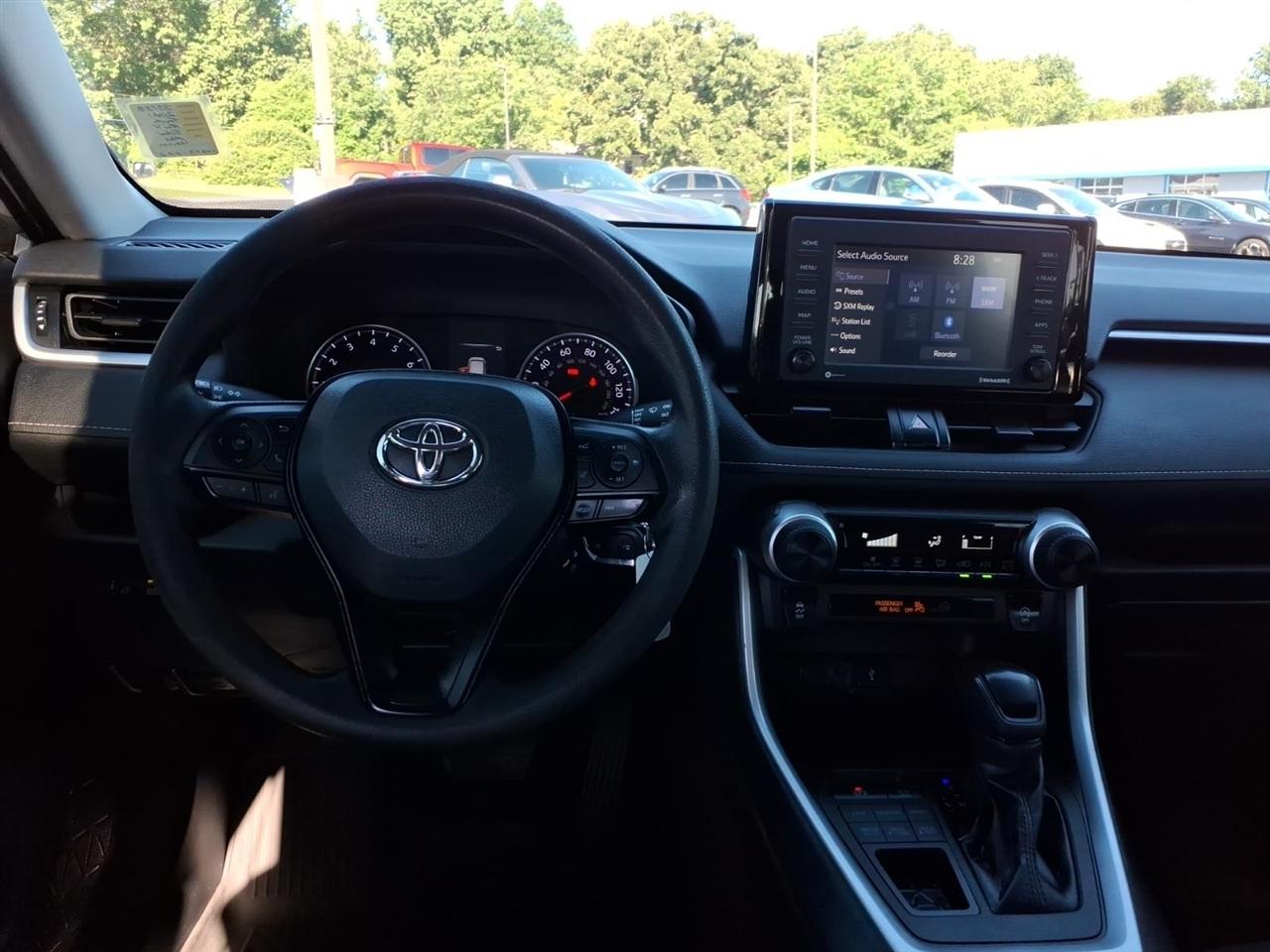 Toyota RAV4 LE AWD (Natl) 2021
