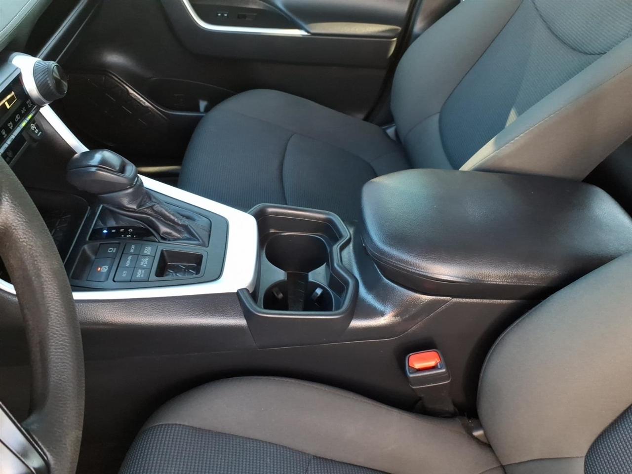 Toyota RAV4 LE AWD (Natl) 2021