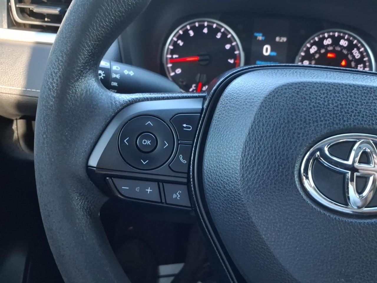 Toyota RAV4 LE AWD (Natl) 2021
