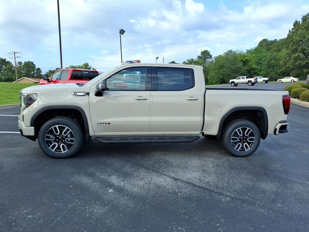 GMC Sierra 1500 4WD Crew Cab 147" AT4 2026