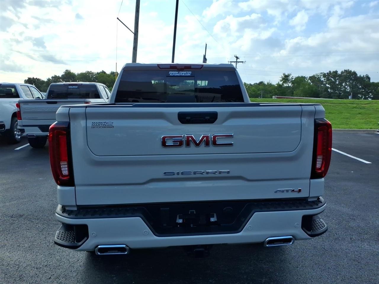 GMC Sierra 1500 4WD Crew Cab 147" AT4 2026
