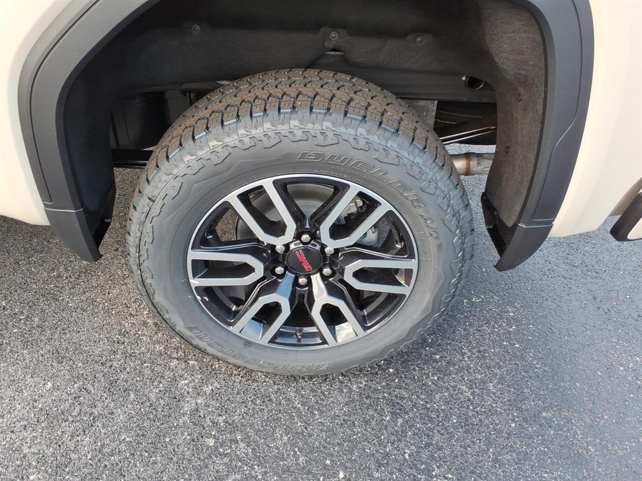 GMC Sierra 1500 4WD Crew Cab 147" AT4 2026