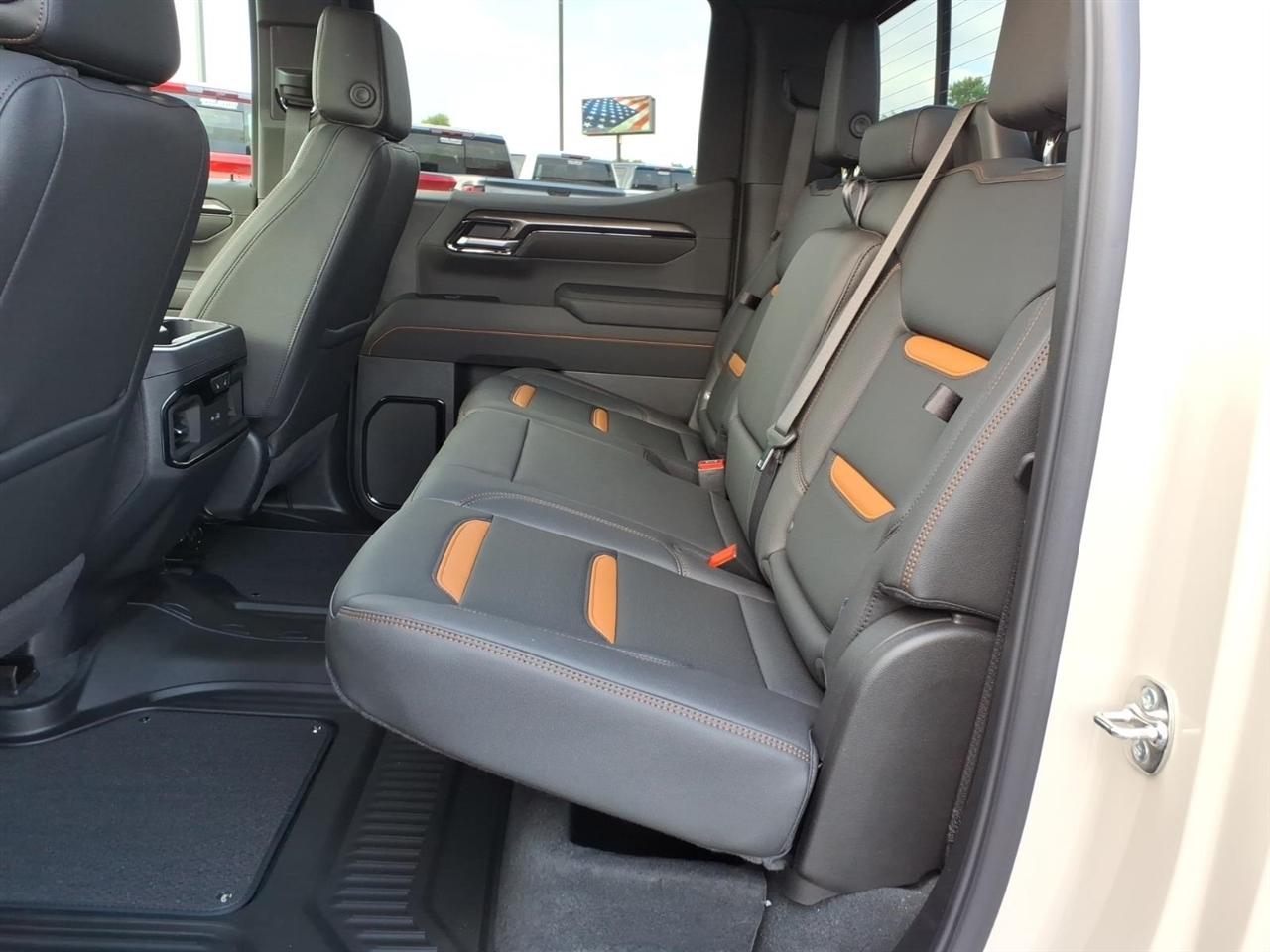 GMC Sierra 1500 4WD Crew Cab 147" AT4 2026