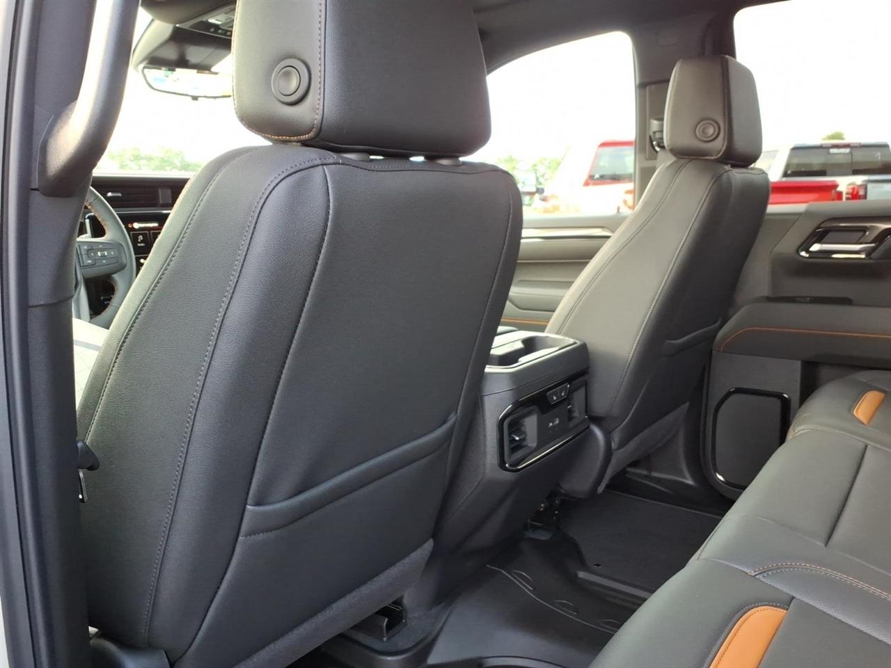GMC Sierra 1500 4WD Crew Cab 147" AT4 2026