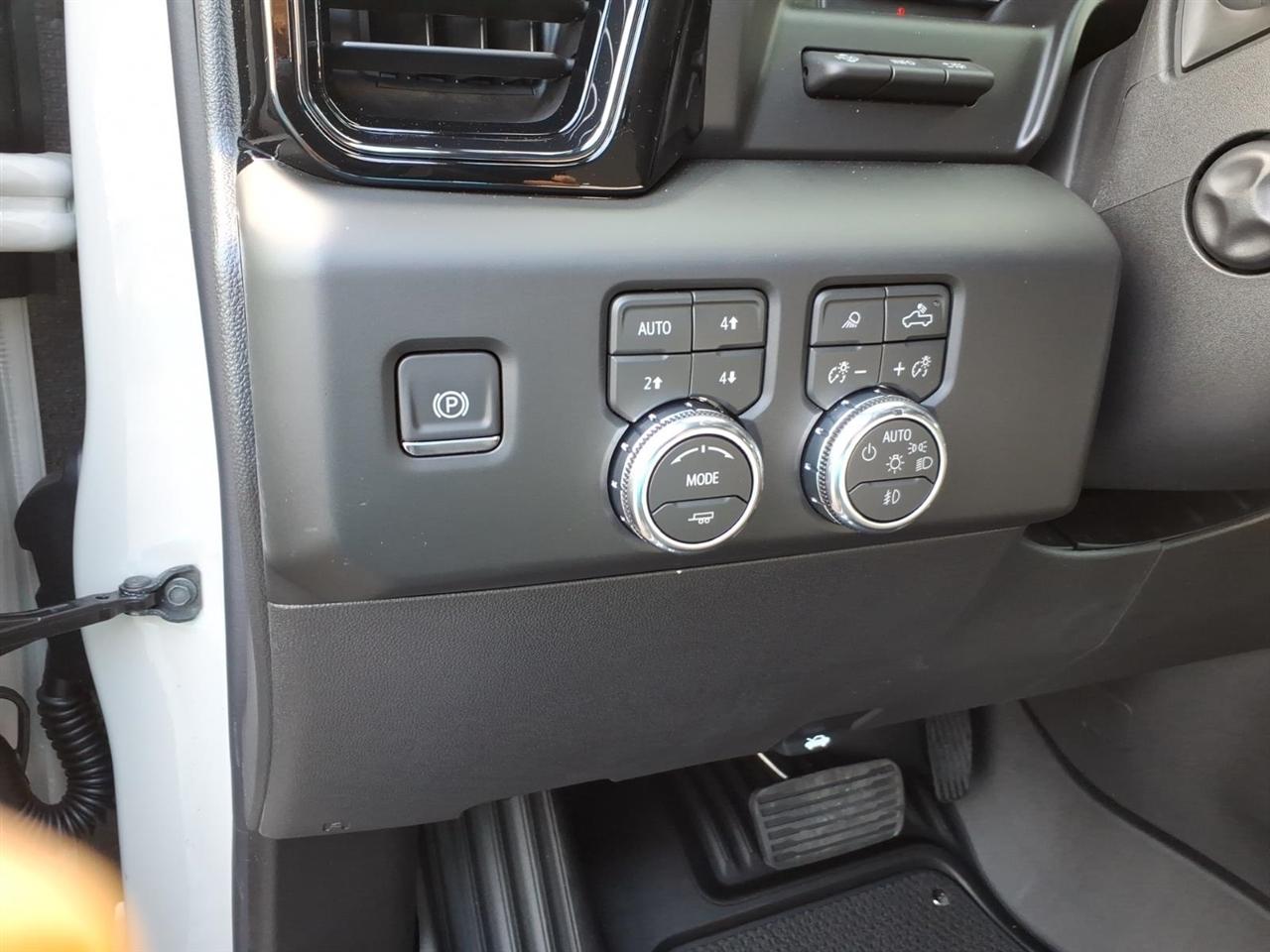 GMC Sierra 1500 4WD Crew Cab 147" AT4 2026