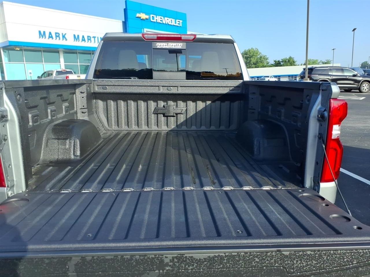 Chevrolet Silverado 1500 4WD Crew Cab 147" RST 2026