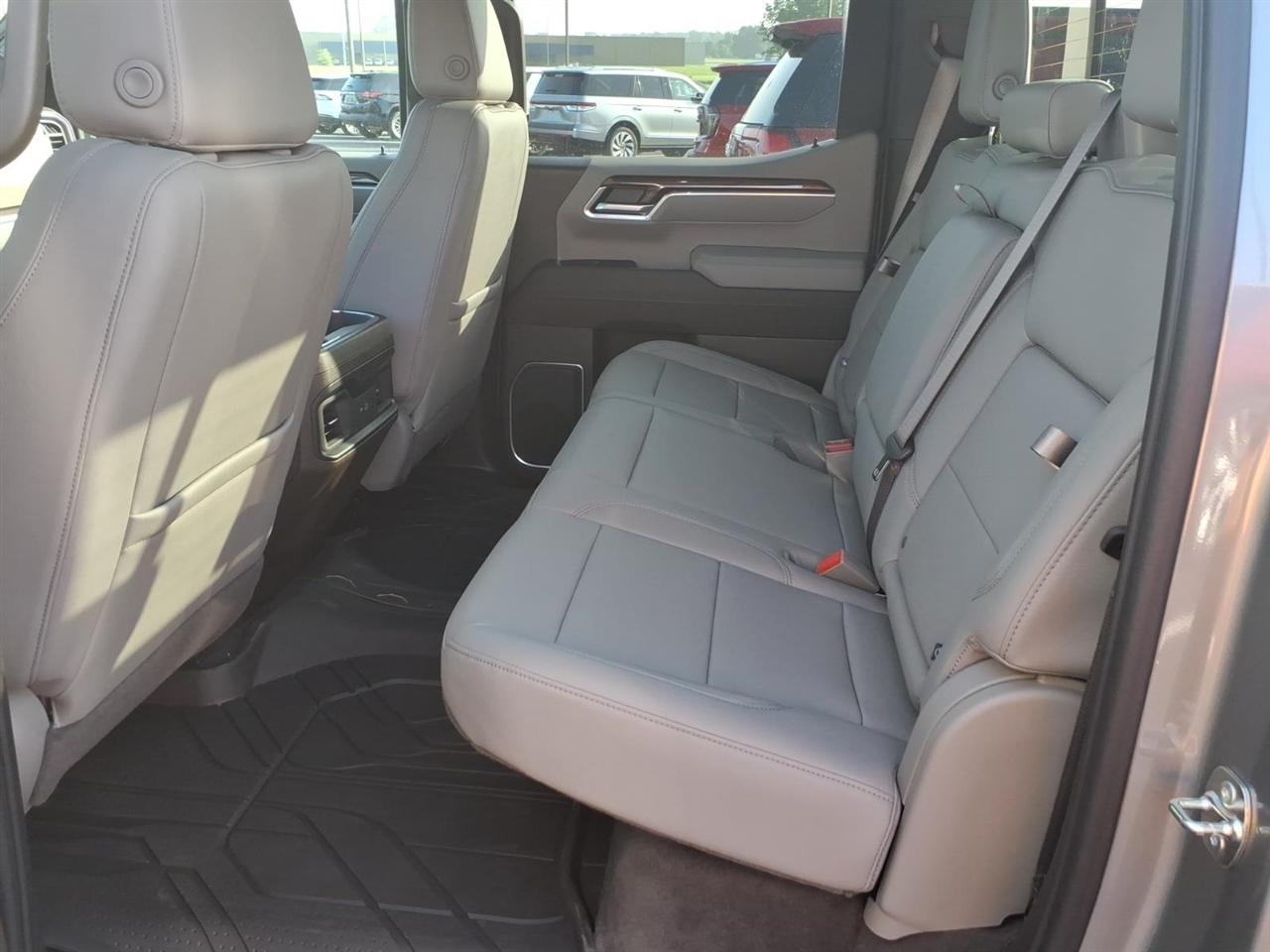 Chevrolet Silverado 1500 4WD Crew Cab 147" RST 2026