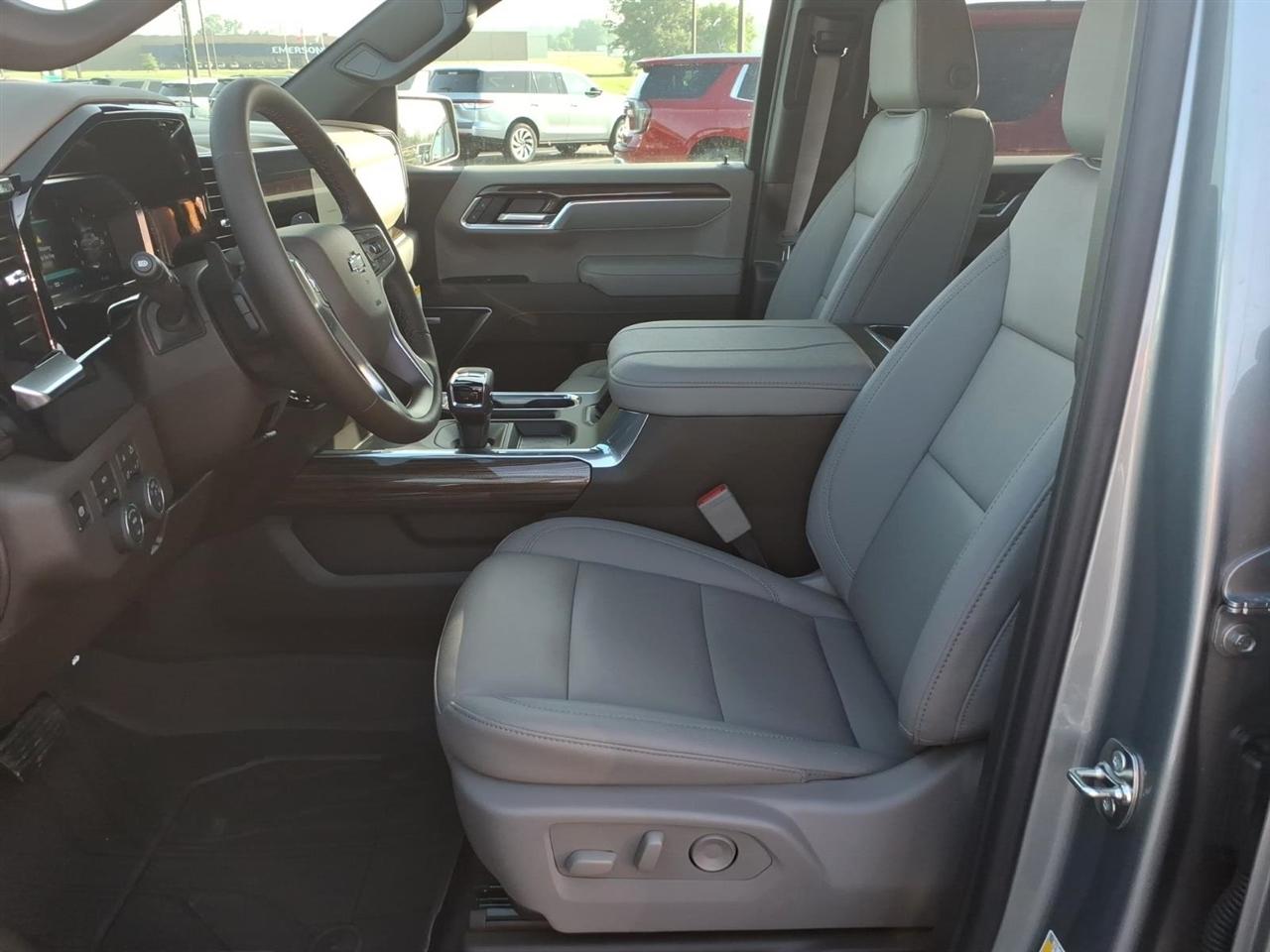 Chevrolet Silverado 1500 4WD Crew Cab 147" RST 2026