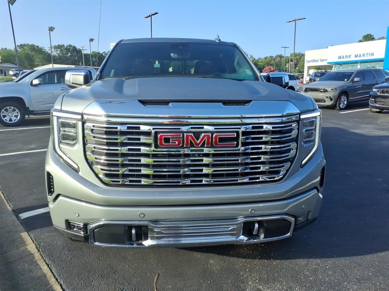 GMC Sierra 1500 4WD Crew Cab 147" Denali 2025
