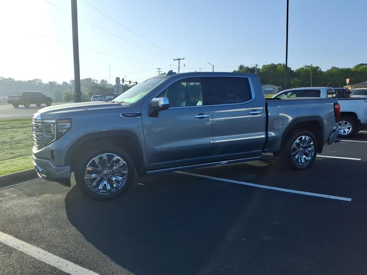 GMC Sierra 1500 4WD Crew Cab 147" Denali 2025