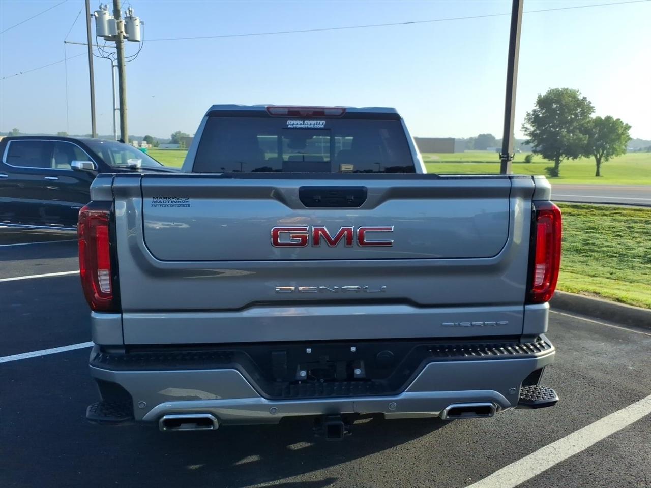 GMC Sierra 1500 4WD Crew Cab 147" Denali 2025
