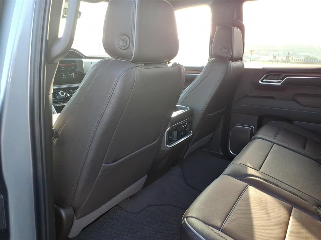 GMC Sierra 1500 4WD Crew Cab 147" Denali 2025