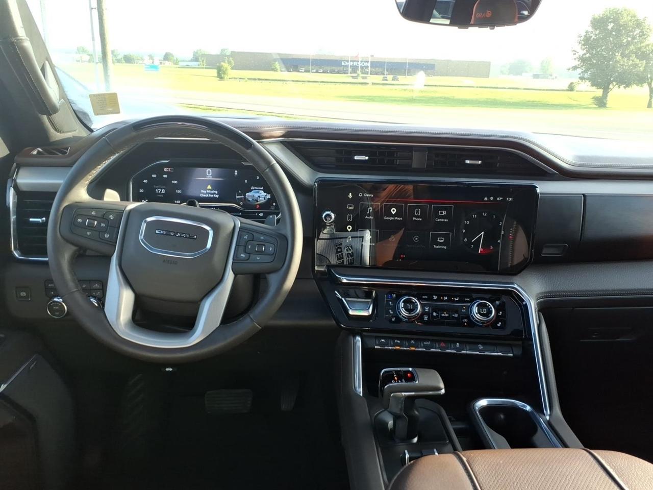 GMC Sierra 1500 4WD Crew Cab 147" Denali 2025