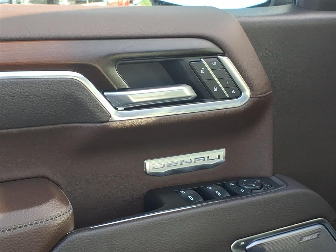 GMC Sierra 1500 4WD Crew Cab 147" Denali 2025