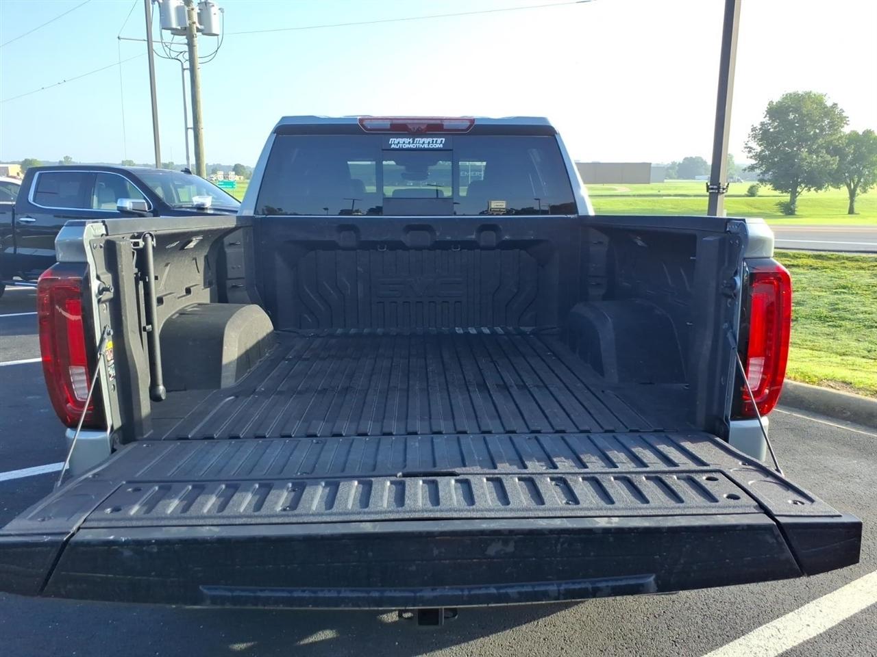 GMC Sierra 1500 4WD Crew Cab 147" Denali 2025