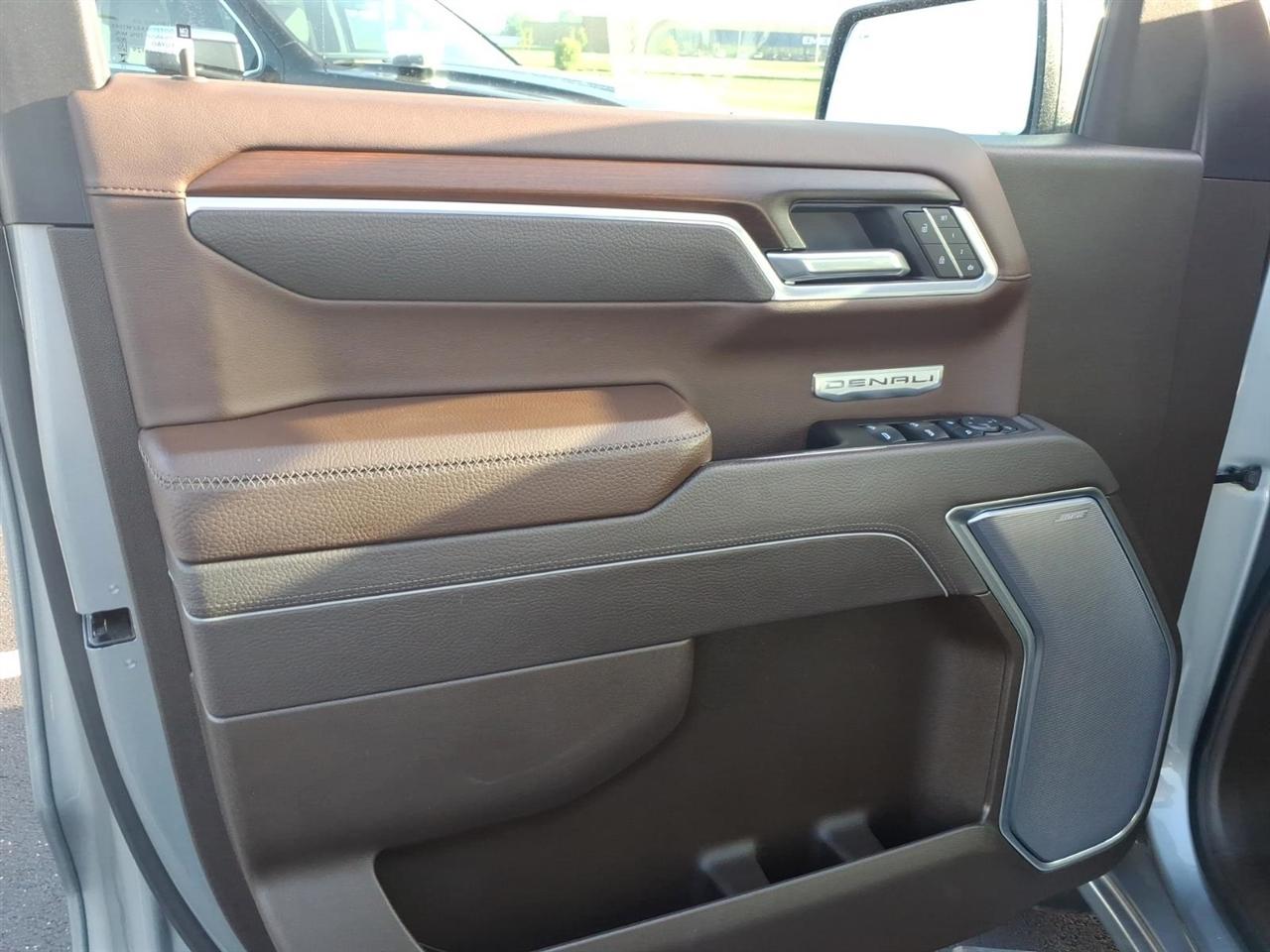 GMC Sierra 1500 4WD Crew Cab 147" Denali 2025