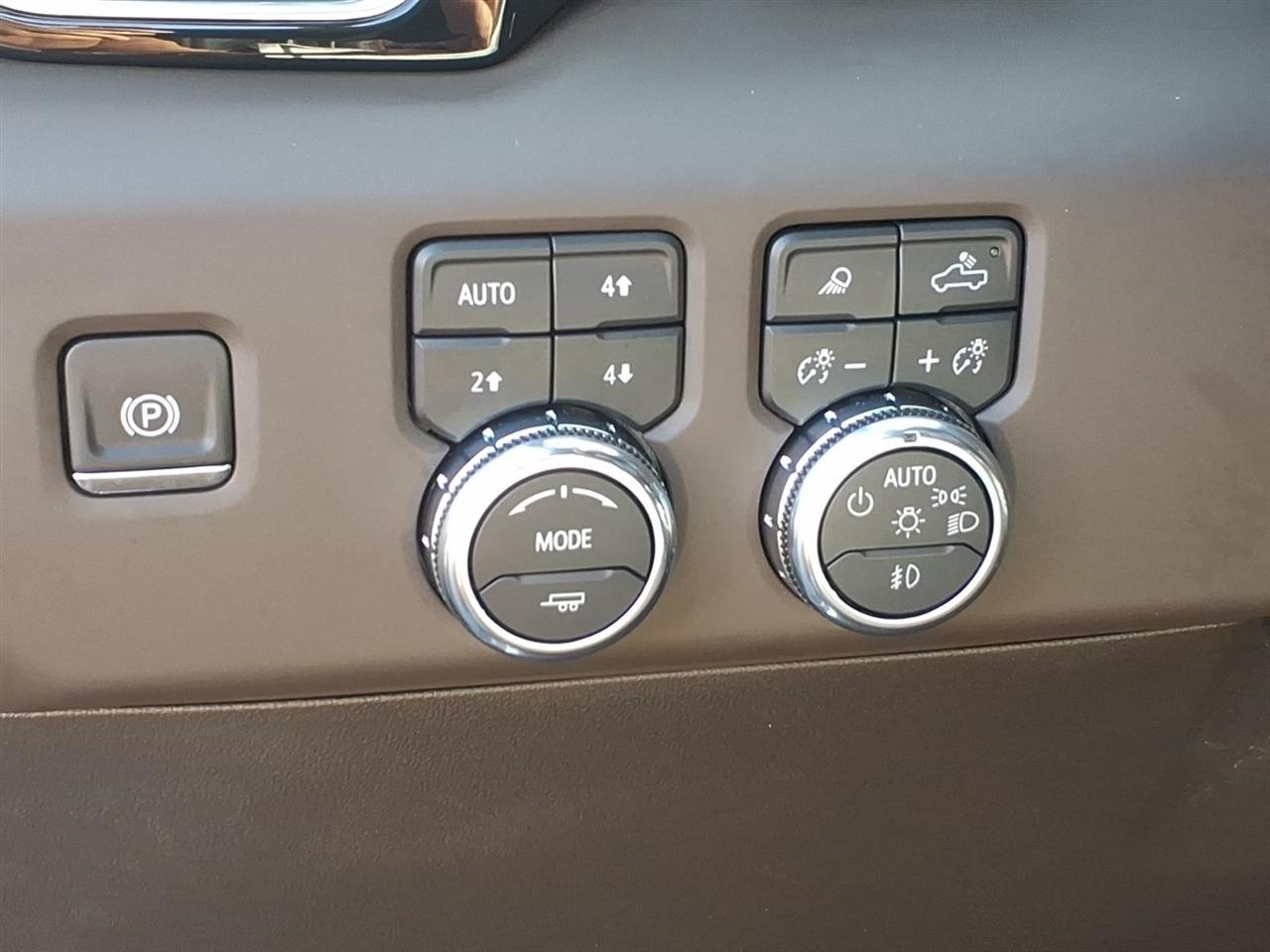 GMC Sierra 1500 4WD Crew Cab 147" Denali 2025