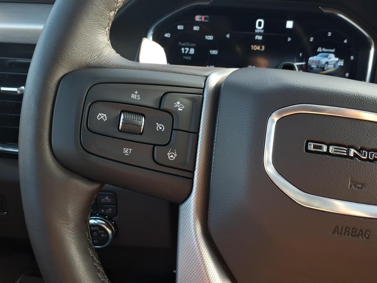 GMC Sierra 1500 4WD Crew Cab 147" Denali 2025
