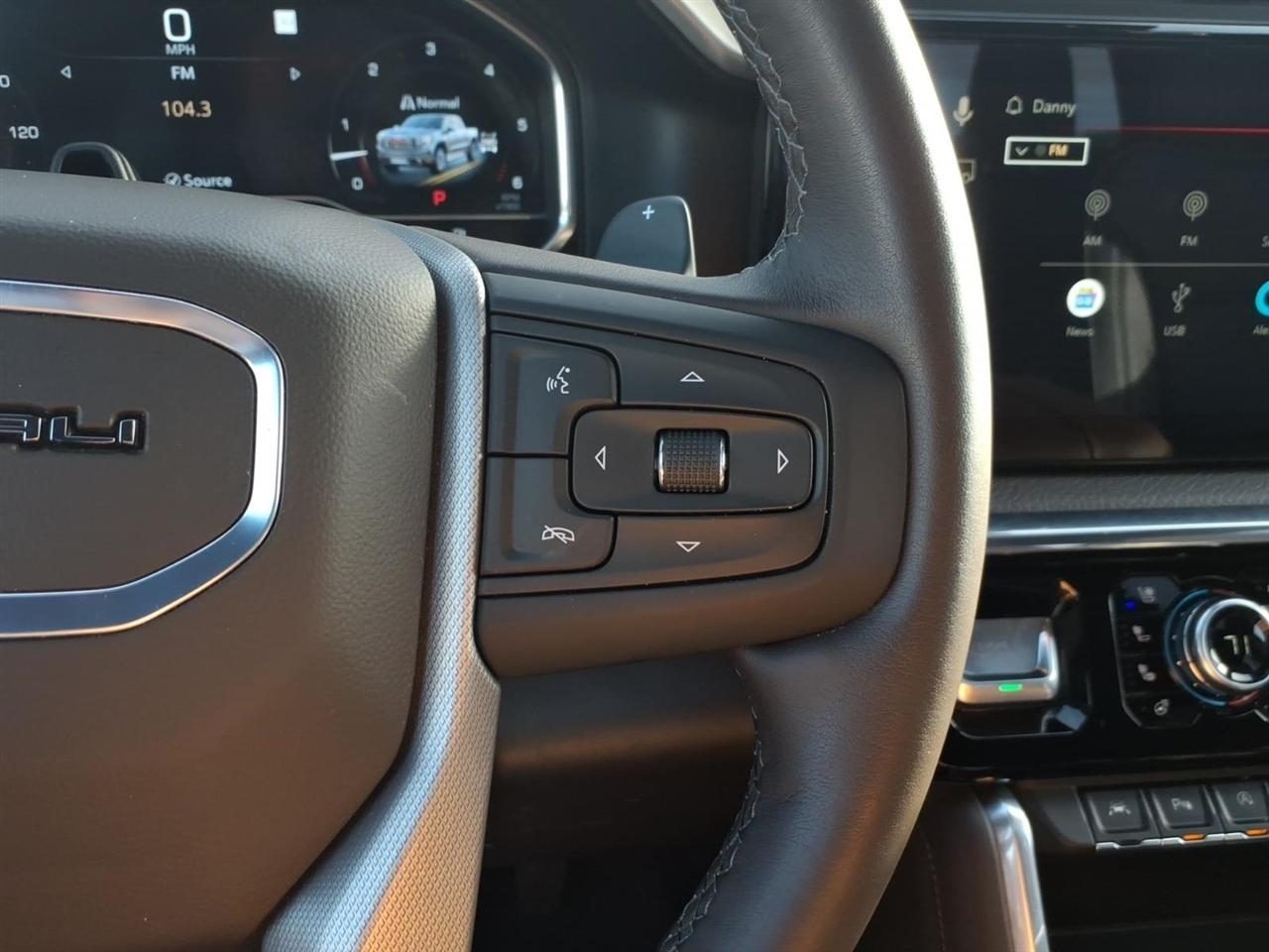 GMC Sierra 1500 4WD Crew Cab 147" Denali 2025