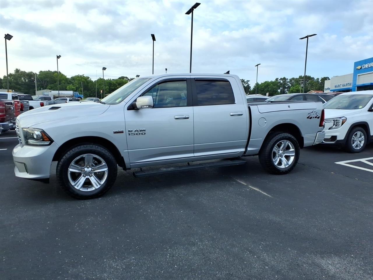 RAM 1500 Sport 4x4 Crew Cab 5'7" Box 2017