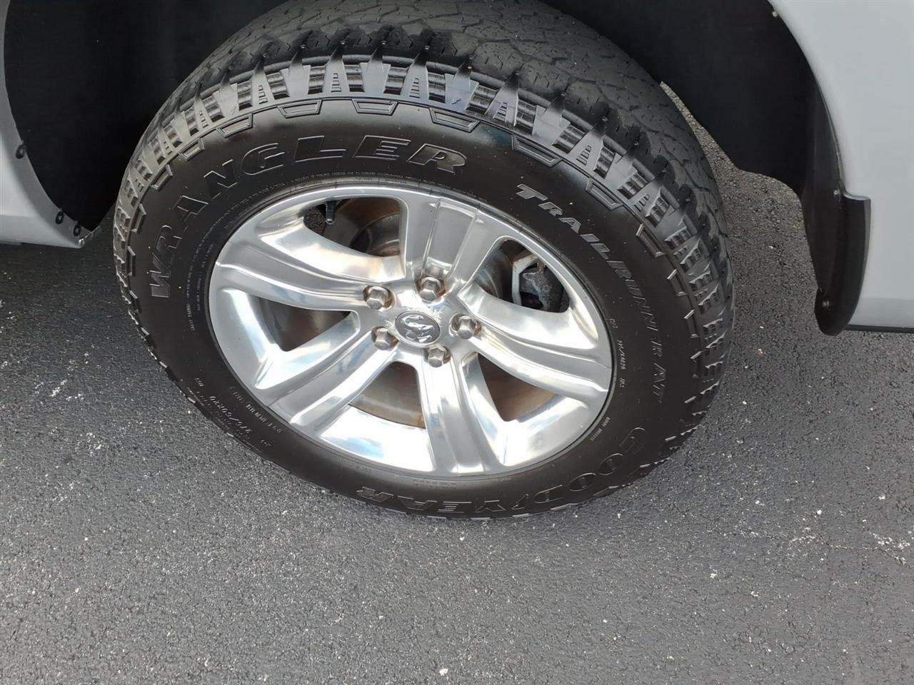 RAM 1500 Sport 4x4 Crew Cab 5'7" Box 2017