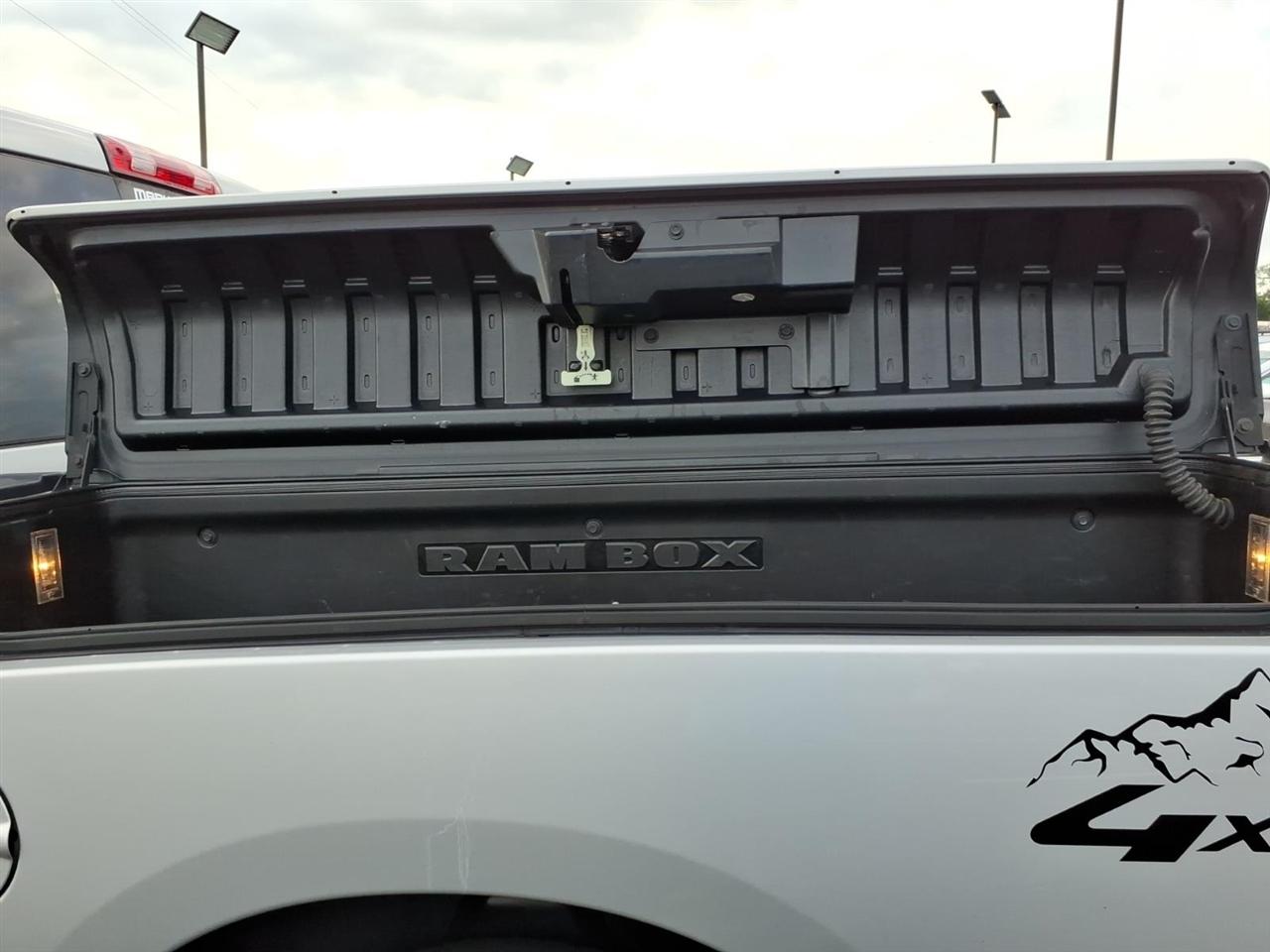 RAM 1500 Sport 4x4 Crew Cab 5'7" Box 2017