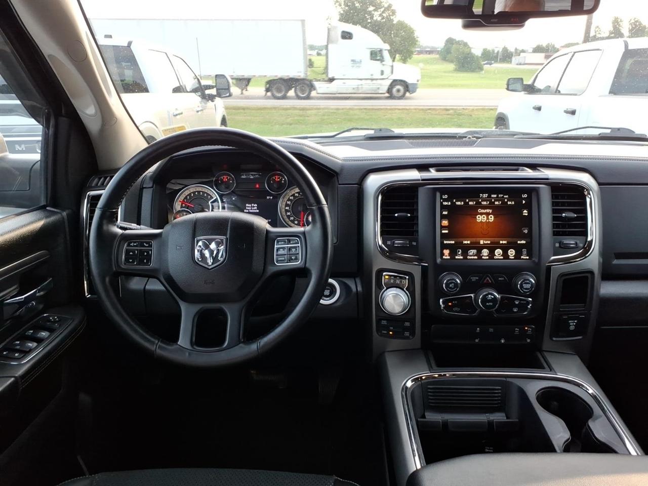 RAM 1500 Sport 4x4 Crew Cab 5'7" Box 2017