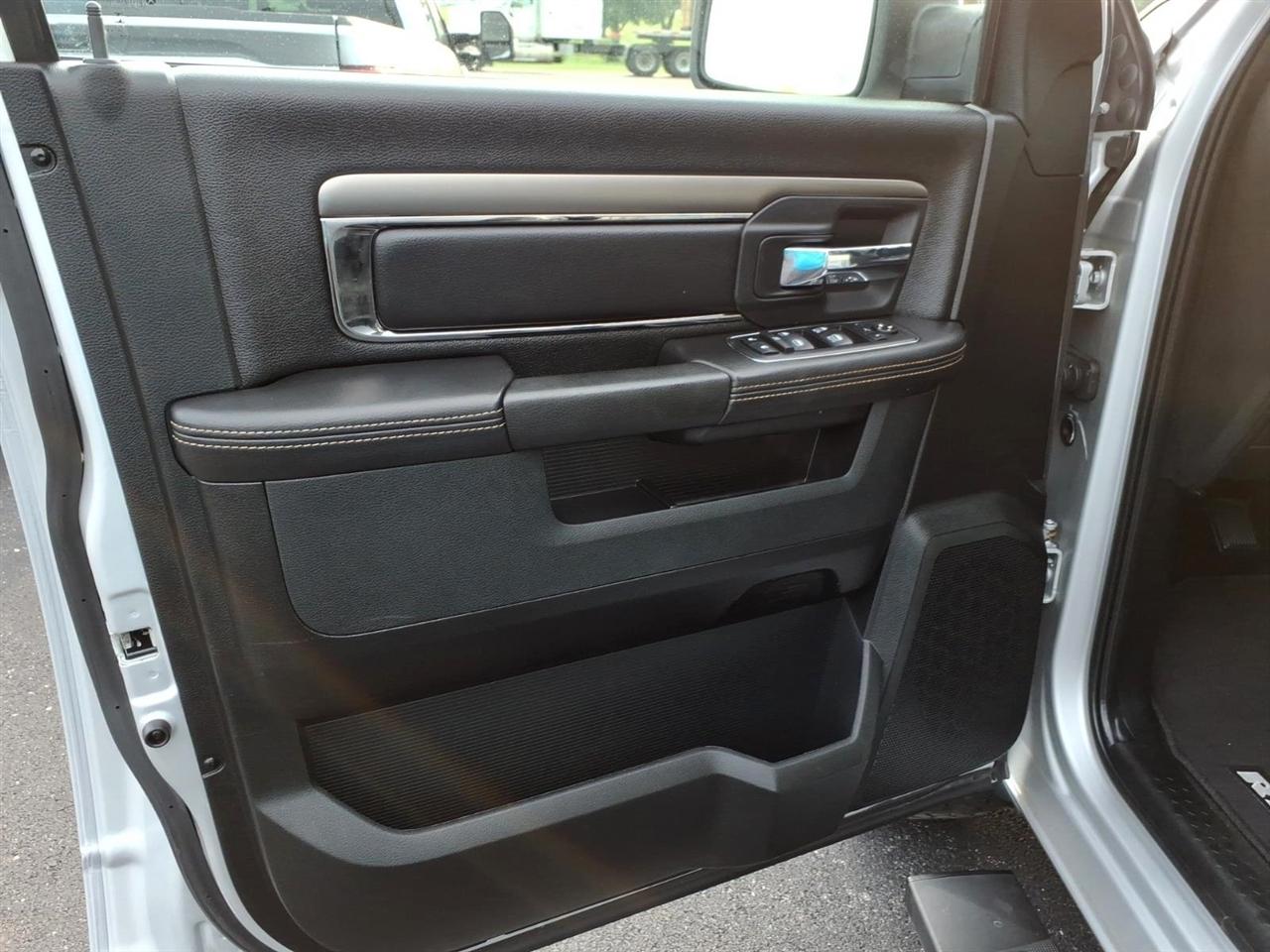 RAM 1500 Sport 4x4 Crew Cab 5'7" Box 2017