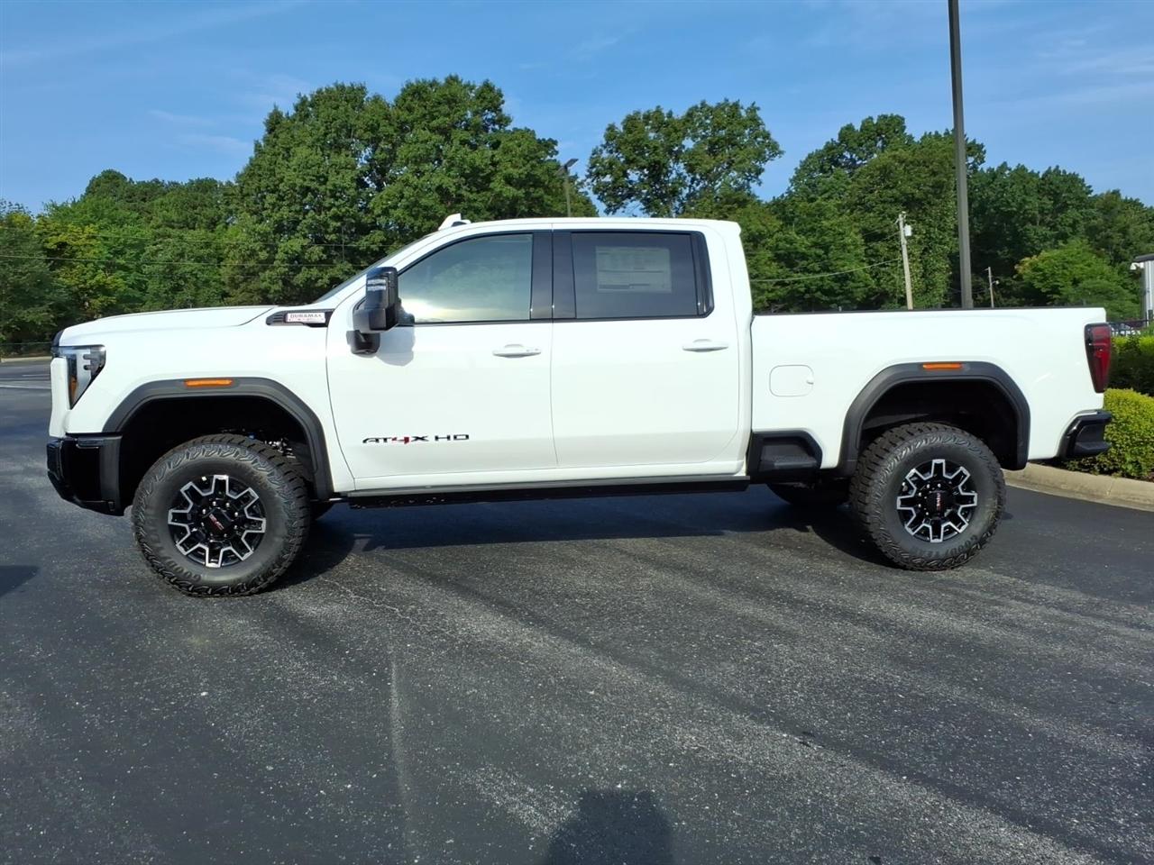 GMC Sierra 2500HD 4WD Crew Cab 159" AT4X 2026