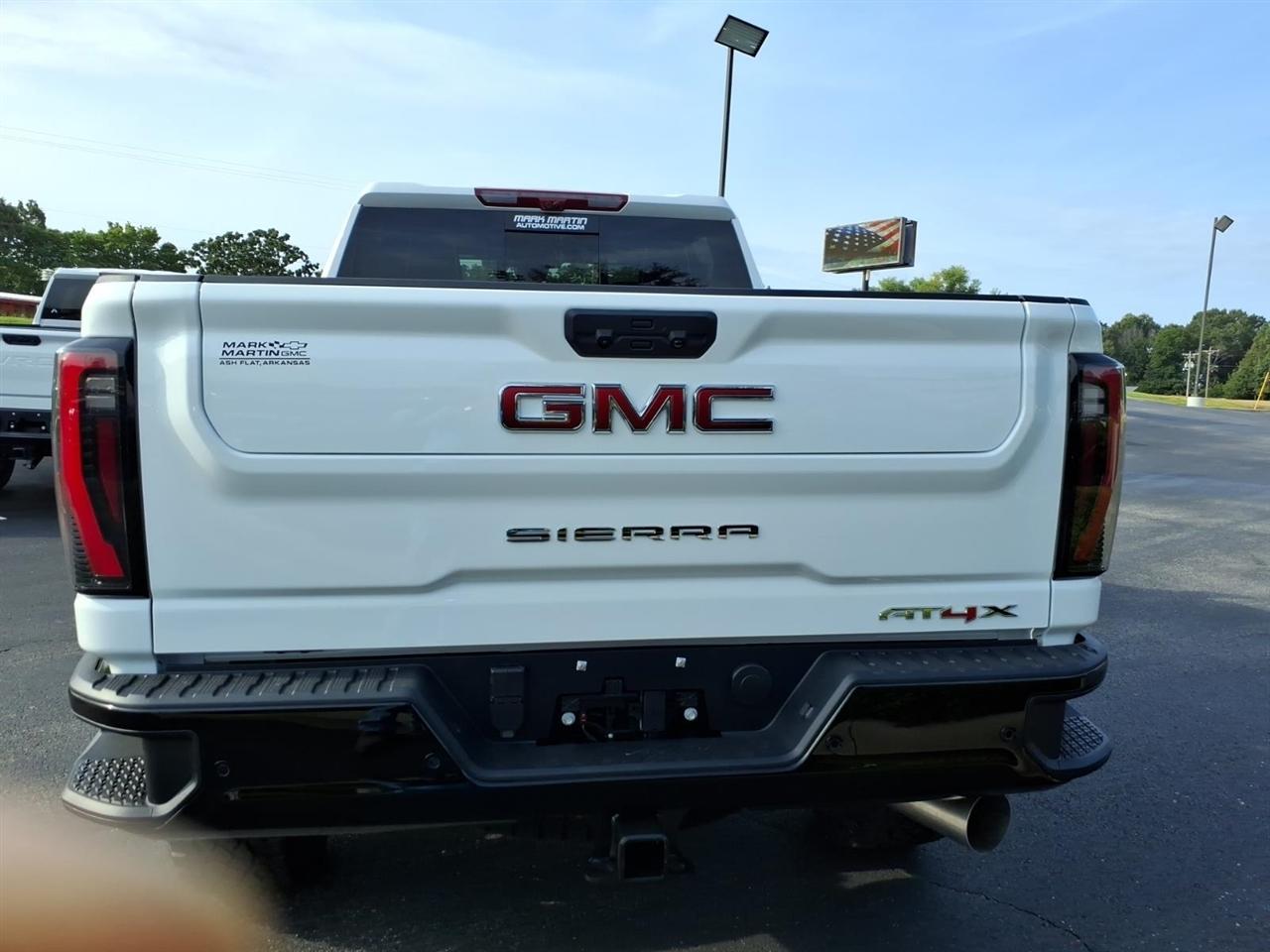 GMC Sierra 2500HD 4WD Crew Cab 159" AT4X 2026