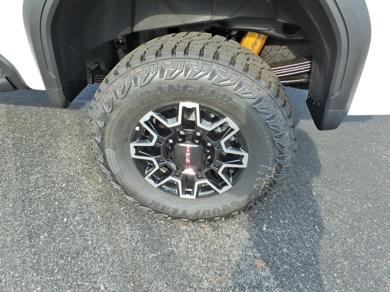 GMC Sierra 2500HD 4WD Crew Cab 159" AT4X 2026