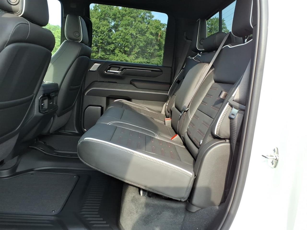 GMC Sierra 2500HD 4WD Crew Cab 159" AT4X 2026