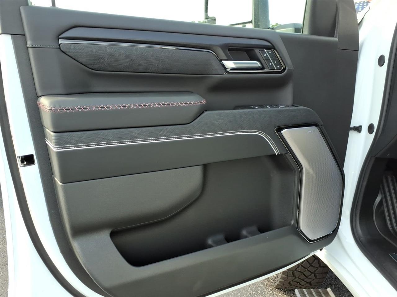 GMC Sierra 2500HD 4WD Crew Cab 159" AT4X 2026