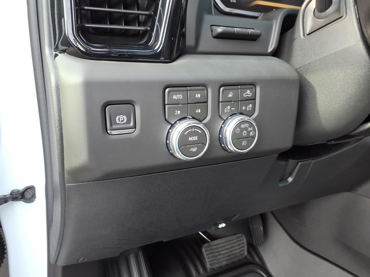 GMC Sierra 2500HD 4WD Crew Cab 159" AT4X 2026