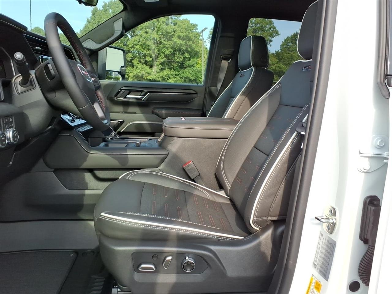 GMC Sierra 2500HD 4WD Crew Cab 159" AT4X 2026