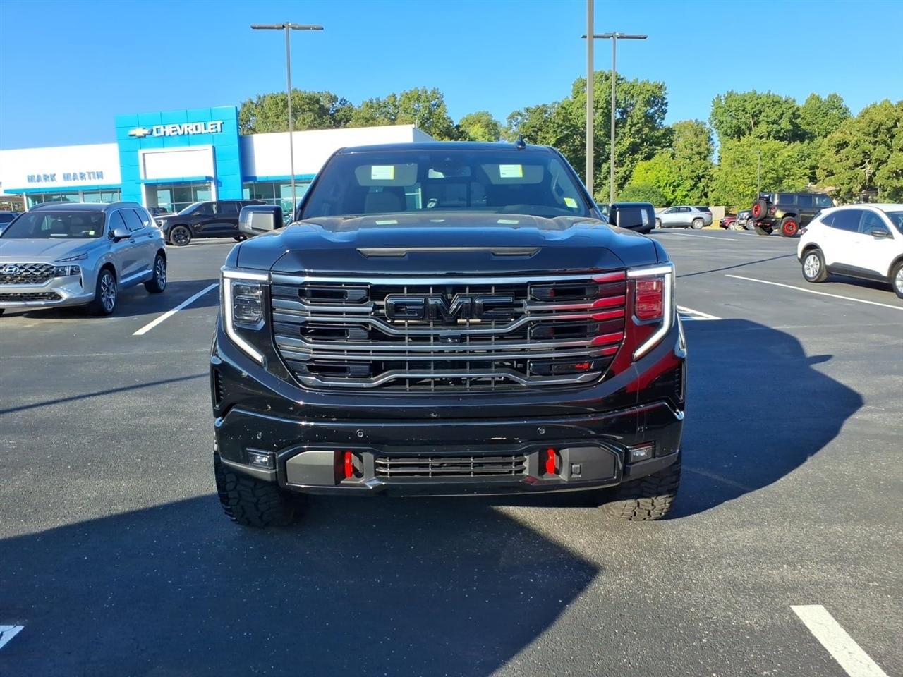 GMC Sierra 1500 4WD Crew Cab 157" AT4 2025